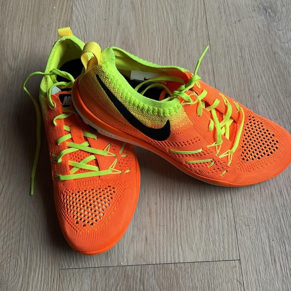 Nike Women’s Free Focus Flyknit Shoe - Picture 2 of 4